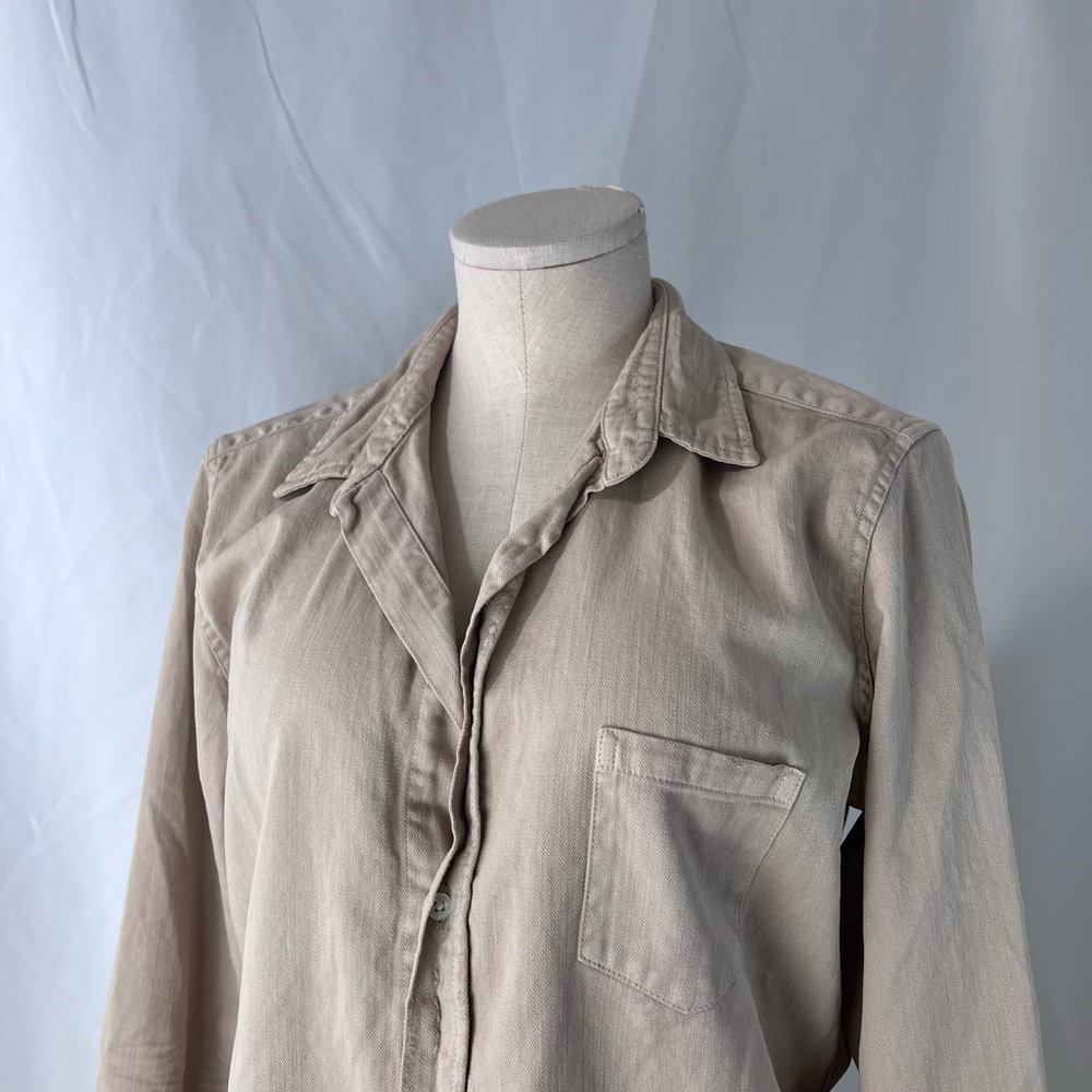 Frank & Eileen ‘Barry’ Beige Button Down